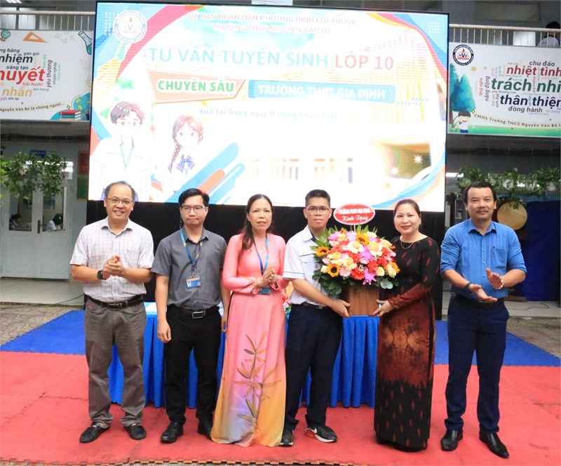 📌💖📌 Kỳ thi tuyển sinh lớp 10 công lập năm 2026 -2027 tại TP.HCM dự kiến sẽ có tỉ lệ cạnh tranh rất cao, với ít nhất 70% HS tốt nghiệp THCS sẽ trúng tuyển. Số lượng thí sinh dự kiến tăng mạnh (khoảng 43.000 em so với năm trước) nên  tỉ lệ chọi” tại các trường công lập sẽ căng thẳng hơn, khiến kỳ thi này trở nên khốc liệt hơn, đòi hỏi: