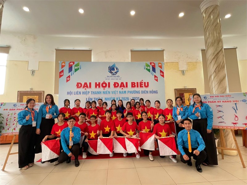 Rực rỡ Semaphore – chào mừng Đại hội đại biểu Hội Liên hiệp Thanh niên Việt Nam phường Diên Hồng.