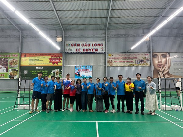 Thị đấu cầu lông Hội thao mừng Đảng, mừng xuân