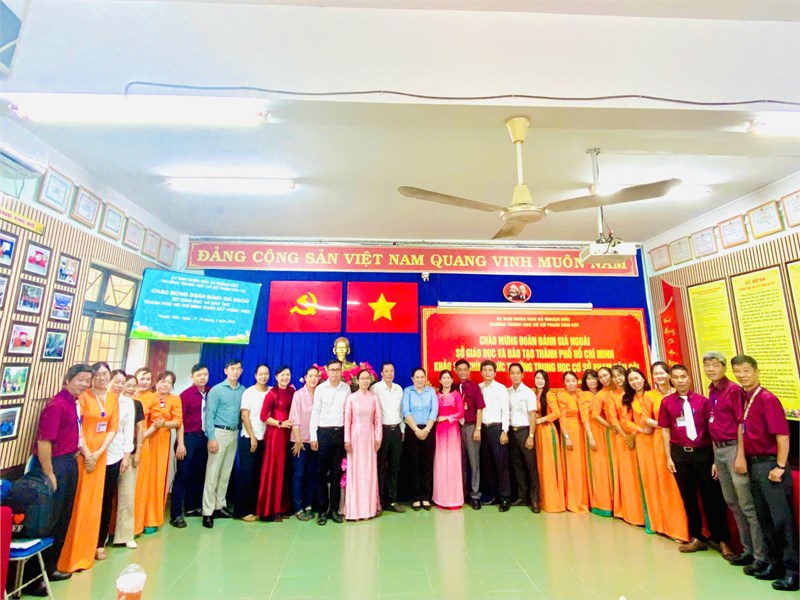 <a href="/kiem-dinh-chat-luong-giao-duc/hinh-anh-ngay-lam-viec-chinh-thuc-cua-doan-danh-gia-ngoai-so-gddt-tai-truong/ctfull/110557/748005">Hình ảnh ngày làm việc chính thức của đoàn đánh<span class=bacham>...</span></a>