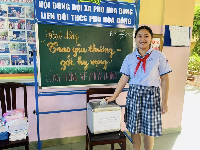 Hoạt động “ TRAO YÊU THƯƠNG- GỞI HY VỌNG” cùng hướng về miền Trung