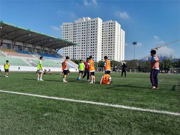 Trường THCS Rạng Đông Tổ Chức Hội Thao Đá Banh Học Sinh Năm Học 2025-2026- Trận Bán Kết Và Chung Kết Tại Sân Vân Động Gia Định