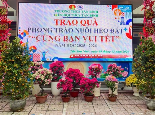 Liên đội tổng kết phong trào  Nuôi heo đất  và trao quà đến Đội viên với thông điệp  Cùng bạn vui đón Tết 