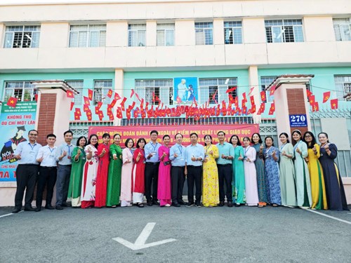 Một số hình ảnh về buổi khảo sát sơ bộ (Kiểm định CLGD) tại Trường THCS Tăng Nhơn Phú B