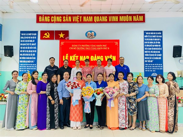 Một số hình ảnh về Lễ kết nạp Đảng viên mới của Chi bộ Trường THCS Tăng Nhơn Phú B