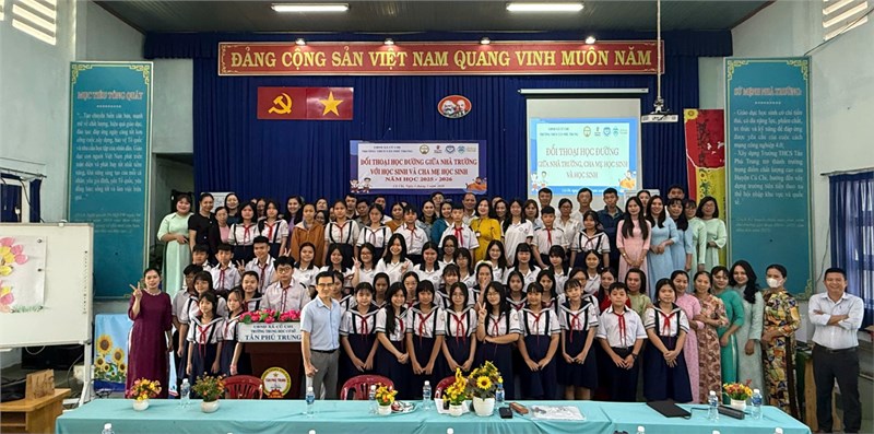 <a href="/truong/truong-thcs-tan-phu-trung-to-chuc-chuong-trinh-doi-thoai-hoc-duong-nam-hoc-2025/ctfull/68780/737839">Trường THCS Tân Phú Trung tổ chức chương trình Đối<span class=bacham>...</span></a>