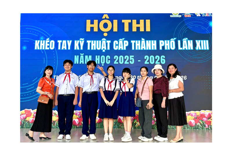 <a href="/truong/hoc-sinh-truong-thcs-tan-phu-trung-tham-gia-hoi-thi-kheo-tay-ky-thuat-lan-thu-x/ct/68780/737882">Học sinh Trường THCS Tân Phú Trung tham gia Hội<span class=bacham>...</span></a>