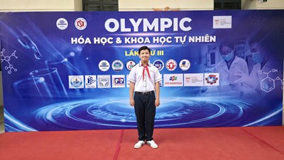 Vinh danh học sinh đạt Huy chương Bạc Kỳ thi Olympic Hóa học và Khoa học Tự nhiên
