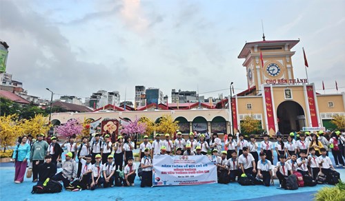 Hành trình về địa chỉ đỏ và Hành trình Em yêu Thành phố của em