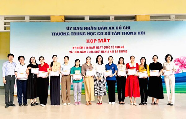 Họp mặt kỷ niệm ngày Quốc tế phụ nữ 8/3