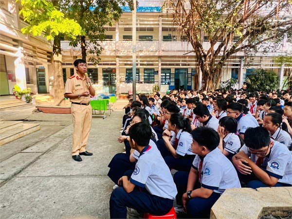 Tuyên truyền luật giao thông đường bộ