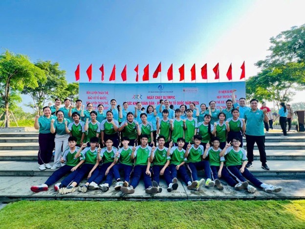 <a href="/tin-tuc-su-kien/truong-trung-hoc-co-so-tan-tuc-tham-gia-huong-ung-ngay-chay-olympic-vi-suc-khoe/ctfull/13336/745082">Trường trung học cơ sở tân túc tham gia hưởng<span class=bacham>...</span></a>