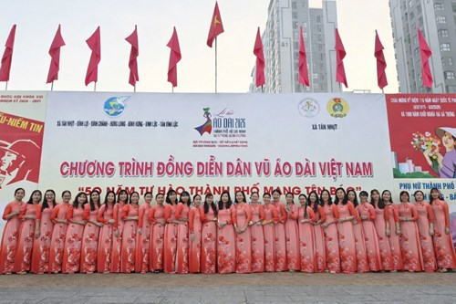 Trường THCS Tân Túc_ tham gia chương trình đồng diễn dân vũ áo dài“50 năm tự hào Thành phố mang tên Bác”