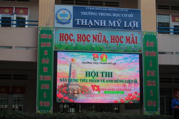 <a href="/tin-tuc-su-kien/xay-dung-tieu-pham-ve-cac-anh-hung-liet-si-chao-mung-95-nam-ngay-thanh-lap-doan/ctfull/11866/746179">Xây dựng tiểu phẩm về các anh hùng liệt sĩ<span class=bacham>...</span></a>