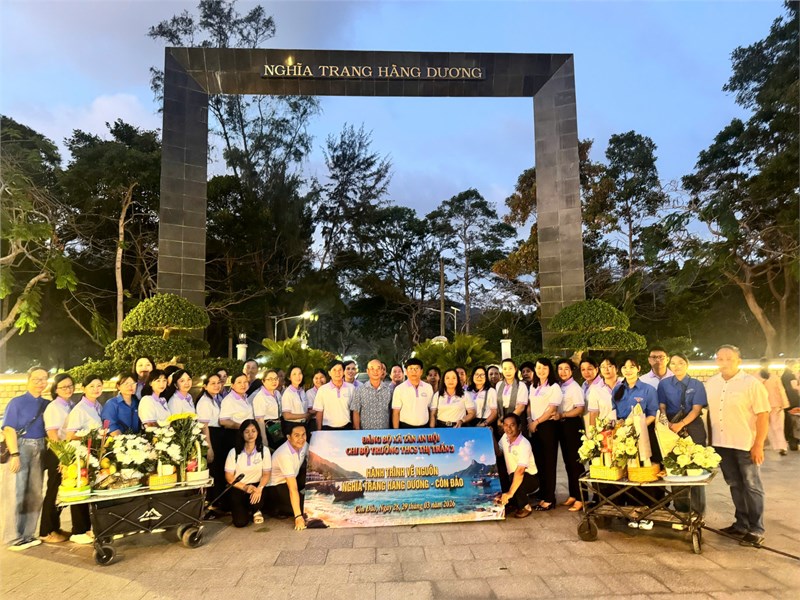 Hoạt động Về nguồn quý 1 năm 2026 - Chi bộ trường THCS Thị Trấn 2 tổ chức Về nguồn tại Đặc khu Côn Đảo - Kính viếng nghĩa trang Hàng Dương và kính viếng mộ Nữ Anh hùng Lực lượng vũ trang Võ Thị Sáu