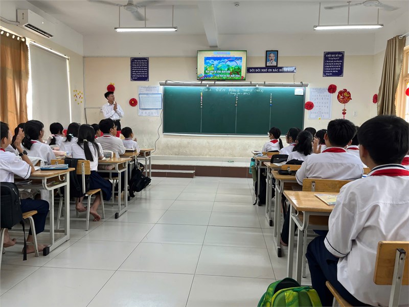 Thao giảng tháng 2 - Thầy Nguyễn Trọng Tùng - Bài: Điểm, đoạn thẳng (tiết 1)