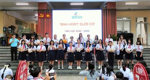 Liên Đội Trường THCS Tôn Thất Tùng tổ chức  Hội thu heo đất , phát thưởng cho học sinh đạt giải cuộc thi  AIMazing English Contest  và thực hiện tiết HĐTN-HN với chủ đề  Hoạt động thiện nguyện , năm học 2025-2026