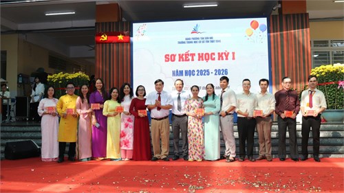 Trường THCS Tôn Thất Tùng tổ chức Sơ kết học kỳ 1, năm học 2025-2026