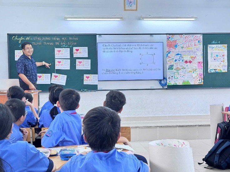 Chuyên đề “Ứng dụng hình học phẳng trong trang trí báo tường”