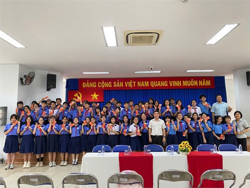 Liên đội Trần Huy Liệu tổ chức họp mặt học sinh tham gia hội thi Nghi thức Đội TNTP Hồ Chí Minh và Liên hoan “Tiếng kèn Đội ta” cấp cụm năm học 2025 – 2026