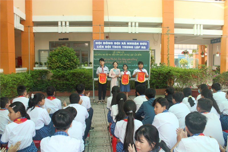 Lễ chào cờ đầu tuần