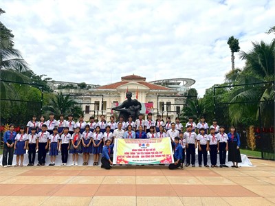 Hành trình về địa chỉ đỏ và Hành trình Em yêu Thành phố của em