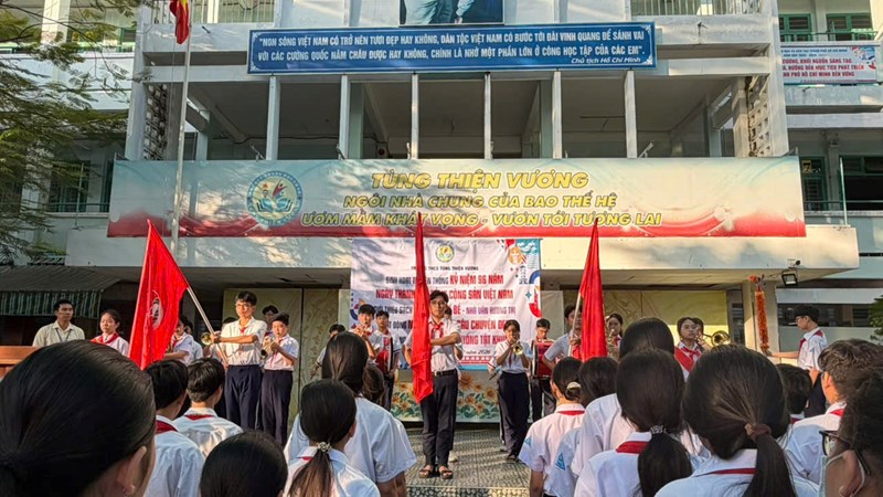 Sinh hoạt dưới cờ tuần 21 và truyền thông sức khỏe phòng chống tật khúc xạ