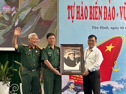 Trường THCS Văn Lang tổ chức chương trình “Tự hào biển đảo – Vững bước tương lai”