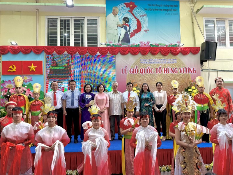 Giỗ Tổ Hùng Vương được tái hiện sinh động trong trường học