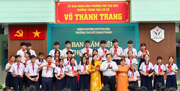 Ban Giám Hiệu đối thoại với Học sinh