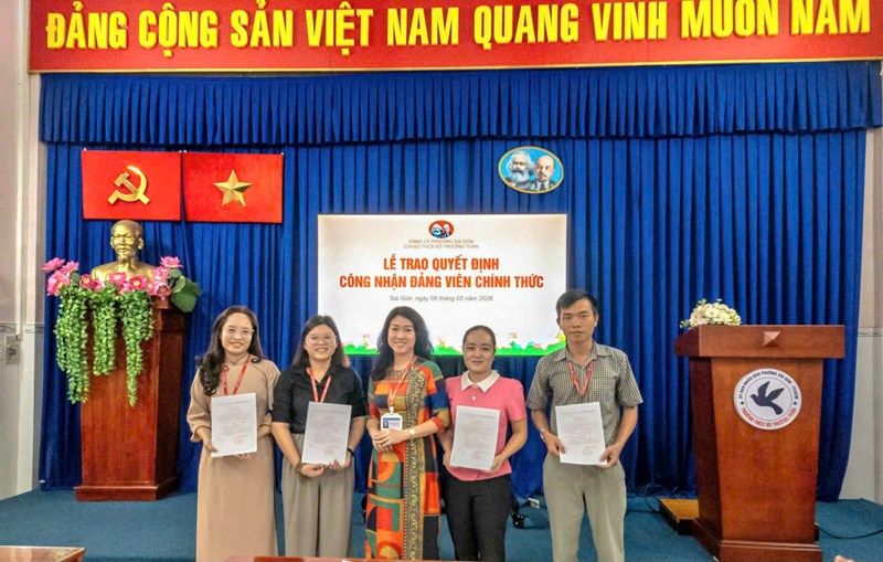 🎉 Trao quyết định công nhận Đảng viên chính thức 🎉