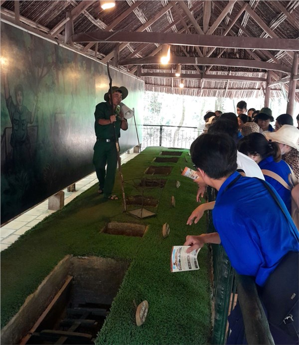 Tập Thể Chi Bộ - Chi Đoàn Trường THCS Rạng Đông Tổ Chức Chuyên Đề Về Nguồn