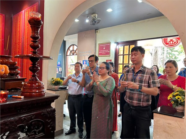 Chi Bộ Trường THCS Rạng Đông Dâng Hương Kỉ Niệm 96 Năm Ngày Thành Lập Đảng Cộng Sản Việt Nam (03/02/1930-03/02/2026)